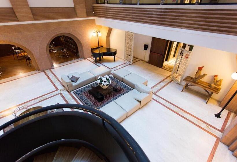 هتل Hostellerie Du Cheval Blanc