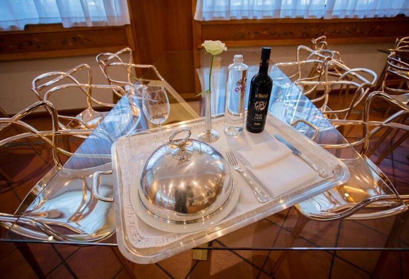 هتل Hostellerie Du Cheval Blanc