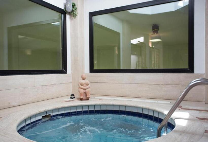 هتل Hostellerie Du Cheval Blanc