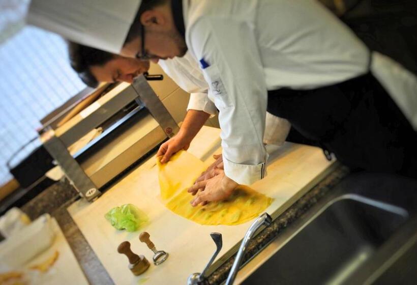 هتل Hostellerie Du Cheval Blanc