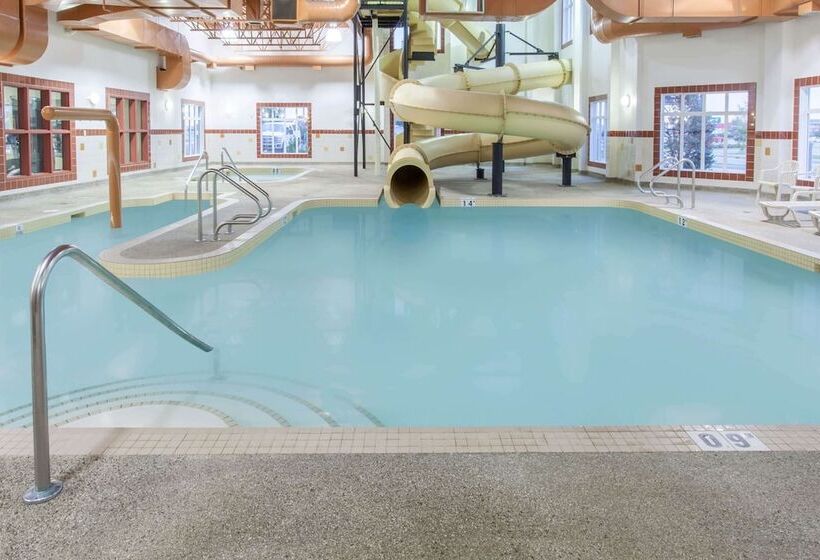 בית מלון כפרי Ramada By Wyndham Camrose