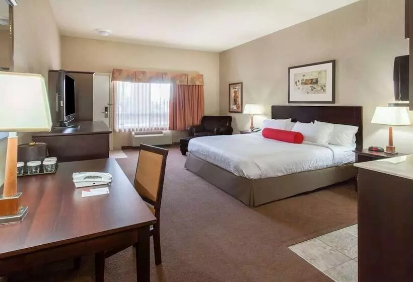 فندق Ramada By Wyndham Camrose