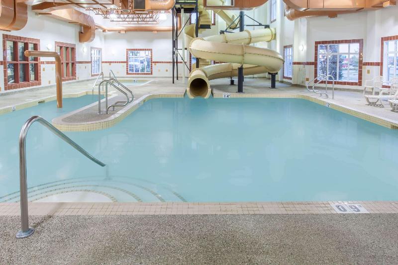 בית מלון כפרי Ramada By Wyndham Camrose