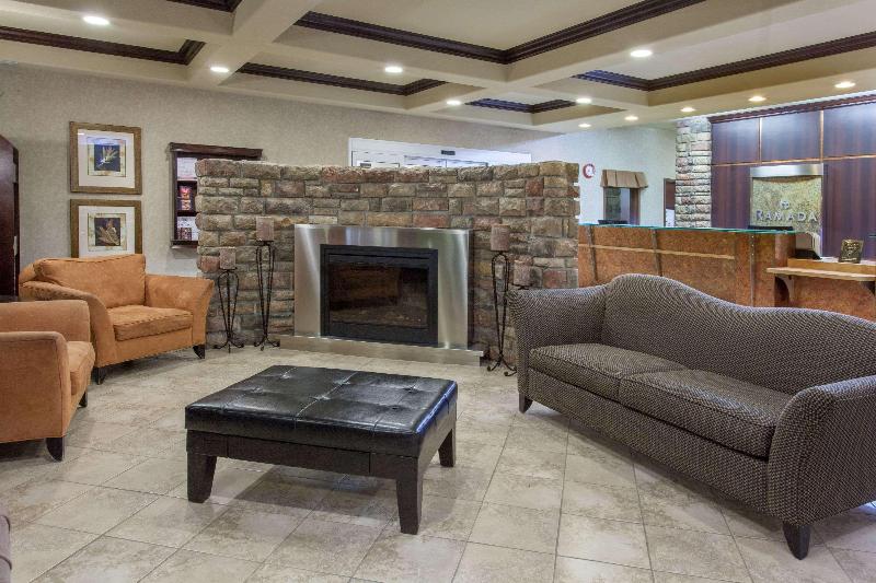 בית מלון כפרי Ramada By Wyndham Camrose