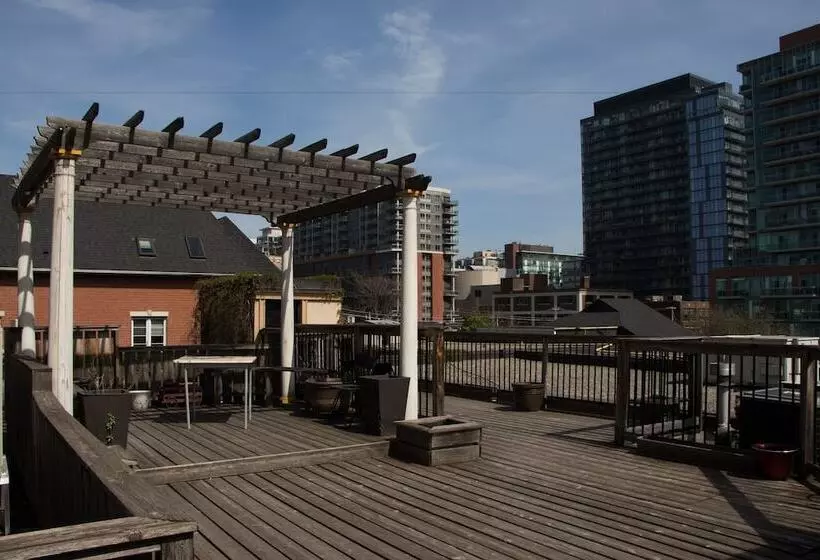 هتل St Lawrence Residences And Suites