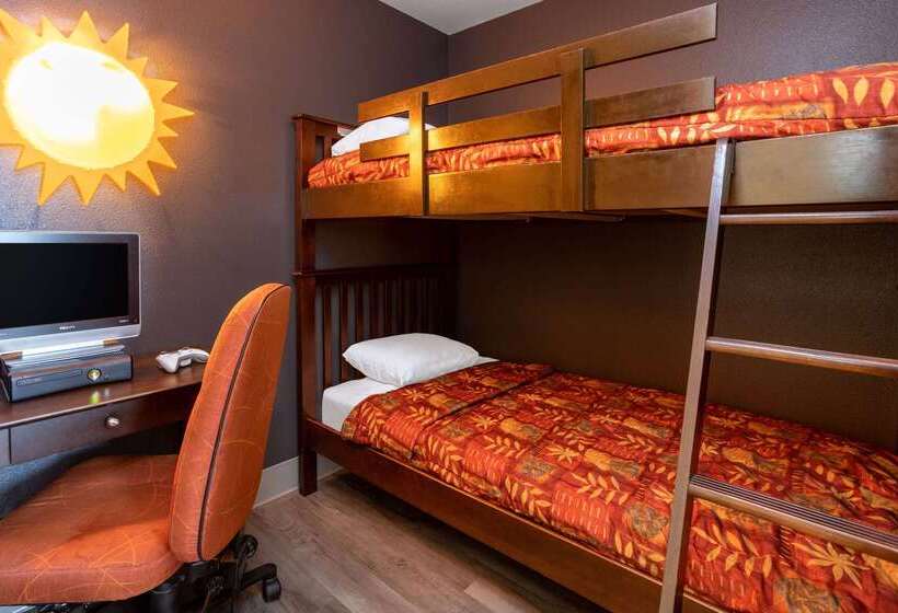 هتل Super 8 By Wyndham Quebec City