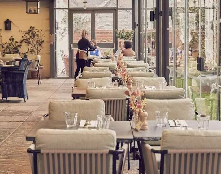 Отель The Georgian, Haslemere, Surrey