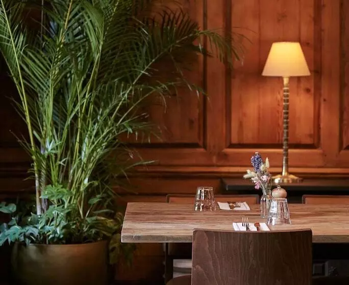 Отель The Georgian, Haslemere, Surrey