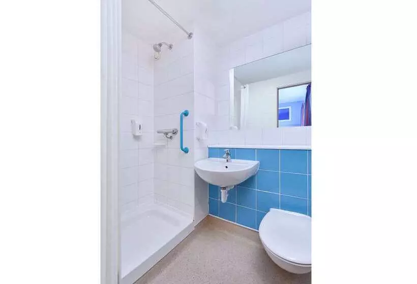 هتل Travelodge Birmingham Fort Dunlop