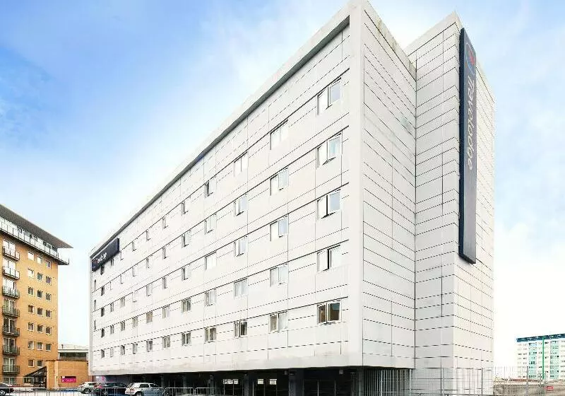 Hotel Travelodge London Feltham