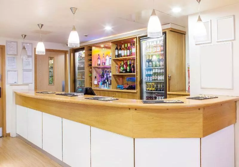 Hotel Travelodge London Feltham