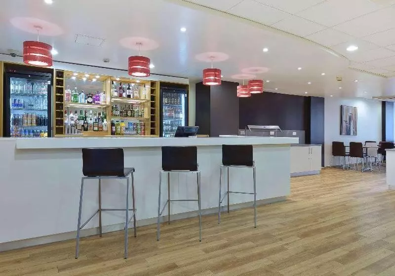 Hotel Travelodge London Feltham