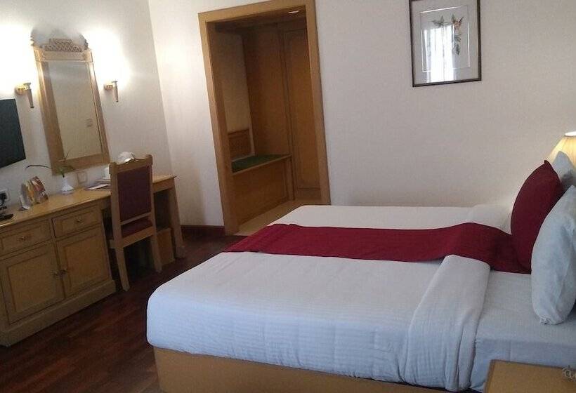 Отель Abad Atrium