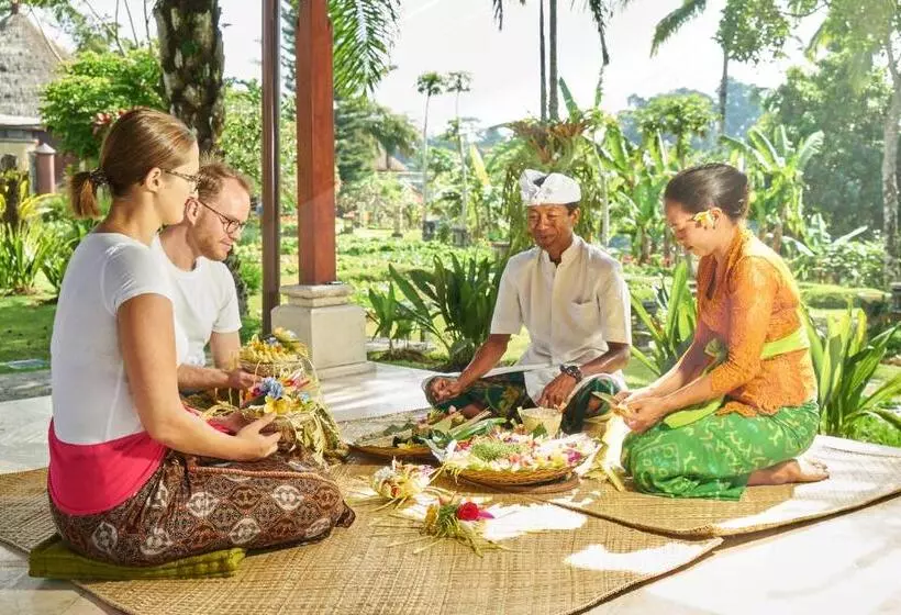 Отель Bagus Jati Health & Wellbeing Retreat