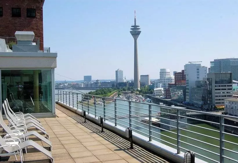 فندق Courtyard By Marriott Duesseldorf Hafen