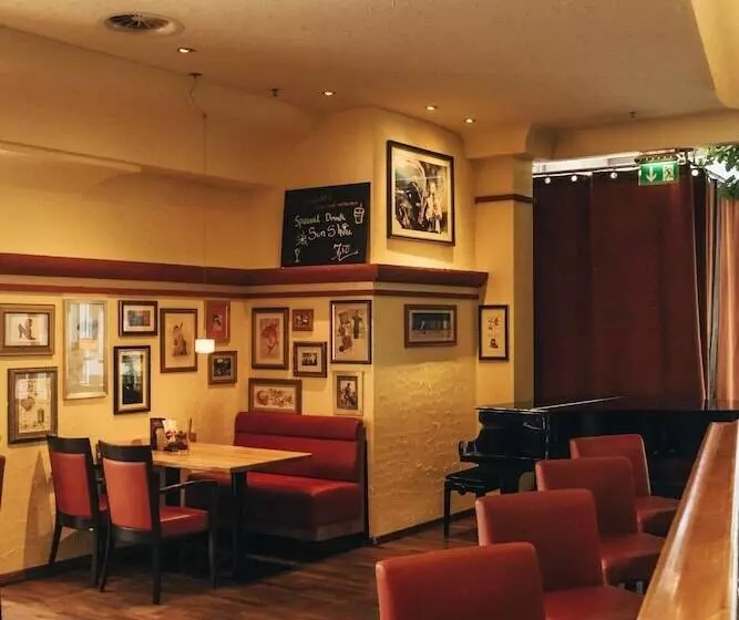 فندق Courtyard By Marriott Duesseldorf Hafen