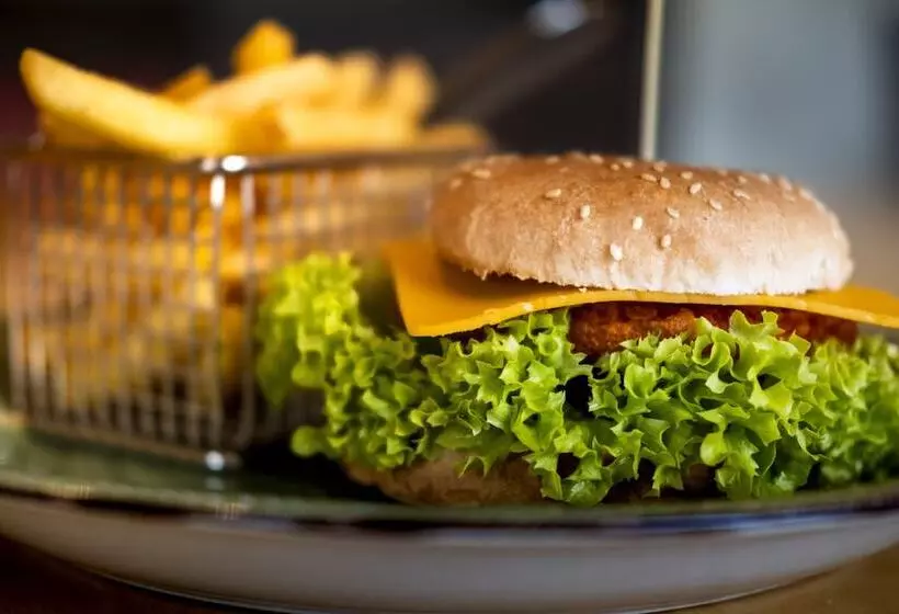 فندق Courtyard By Marriott Duesseldorf Hafen