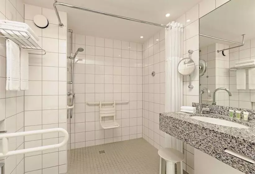 فندق Courtyard By Marriott Duesseldorf Hafen