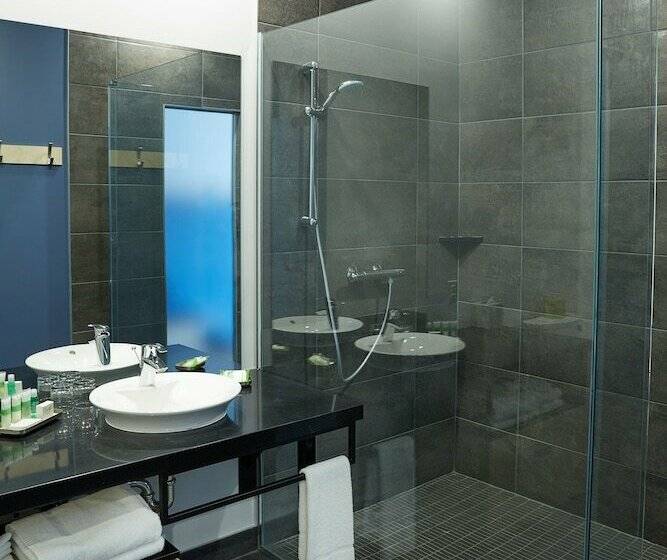 هتل Le Dauphin Montreal Centreville