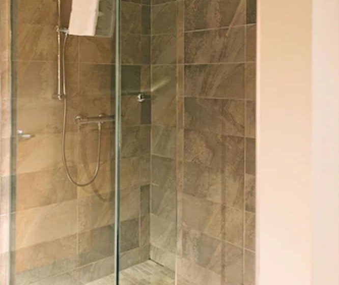 هتل Le Dauphin Montreal Centreville