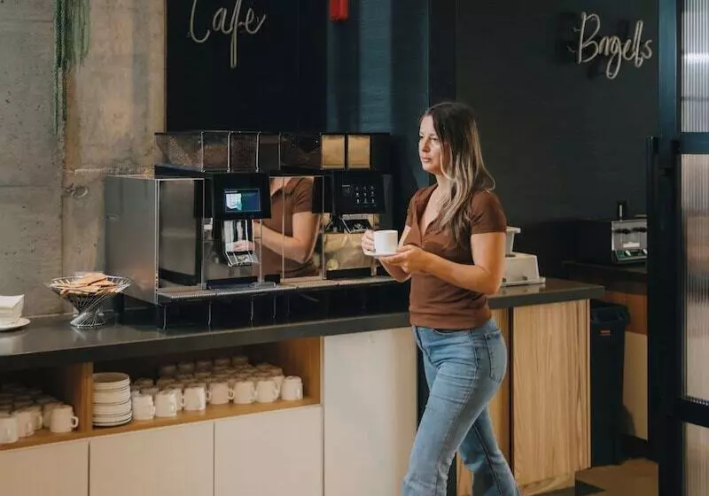 בית מלון כפרי Le Dauphin Montreal Centreville