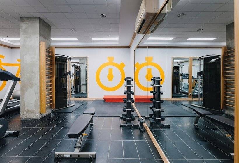 هتل Le Dauphin Montreal Centreville