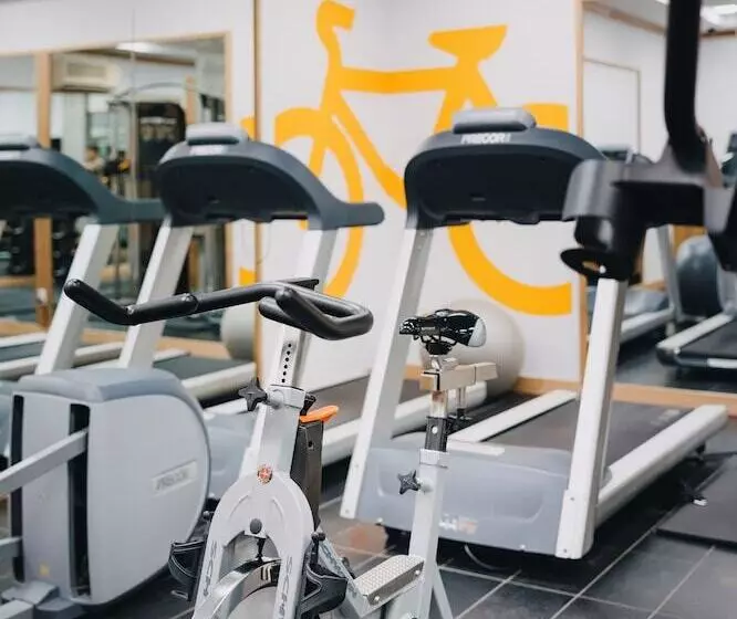 בית מלון כפרי Le Dauphin Montreal Centreville