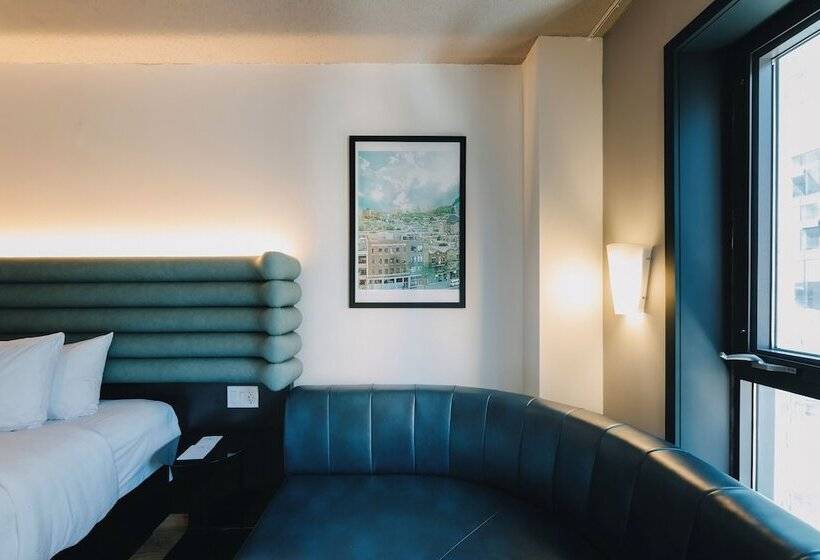 هتل Le Dauphin Montreal Centreville