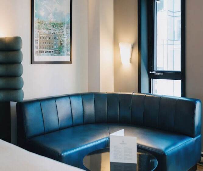 هتل Le Dauphin Montreal Centreville