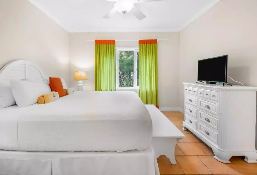 هتل Pineapple Fields