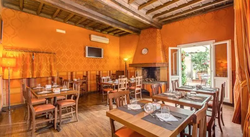 هتل Relais Fontana Di Trevi