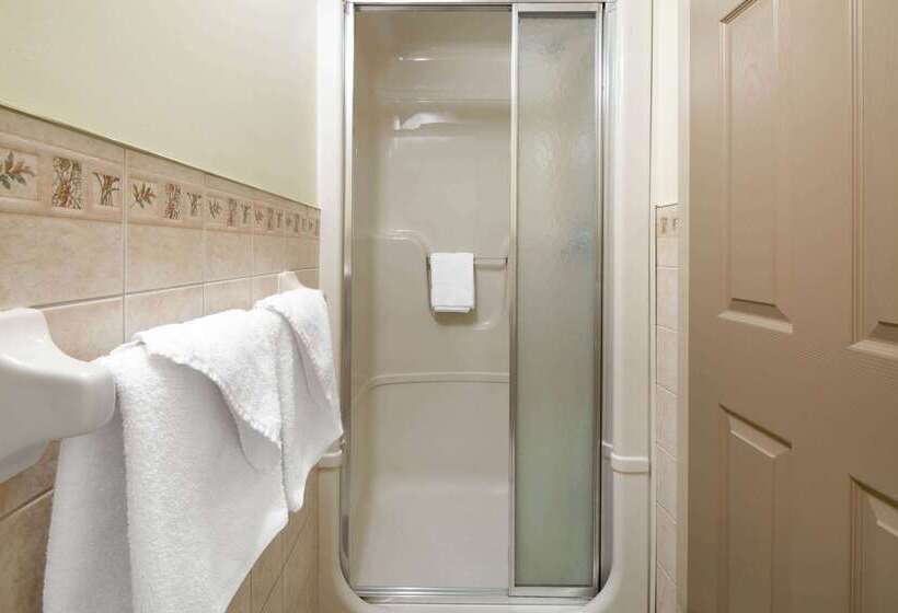 Szálloda Super 8 By Wyndham Niagara Falls By The Falls