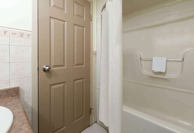 Szálloda Super 8 By Wyndham Niagara Falls By The Falls