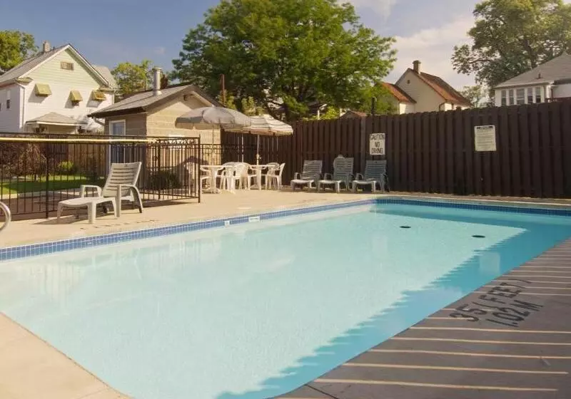 酒店 Super 8 By Wyndham Niagara Falls By The Falls