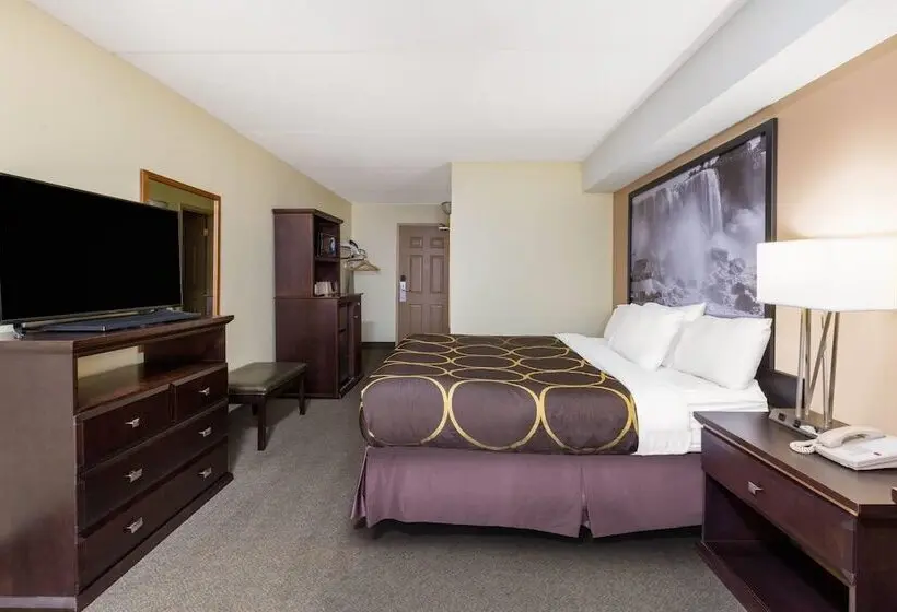 هتل Super 8 by Wyndham Niagara Falls by The Falls