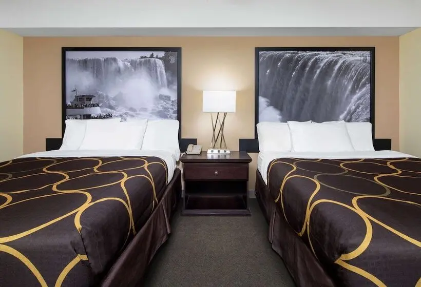 هتل Super 8 by Wyndham Niagara Falls by The Falls