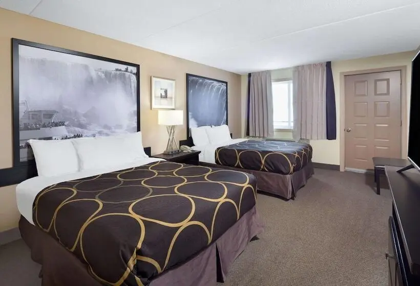 هتل Super 8 by Wyndham Niagara Falls by The Falls