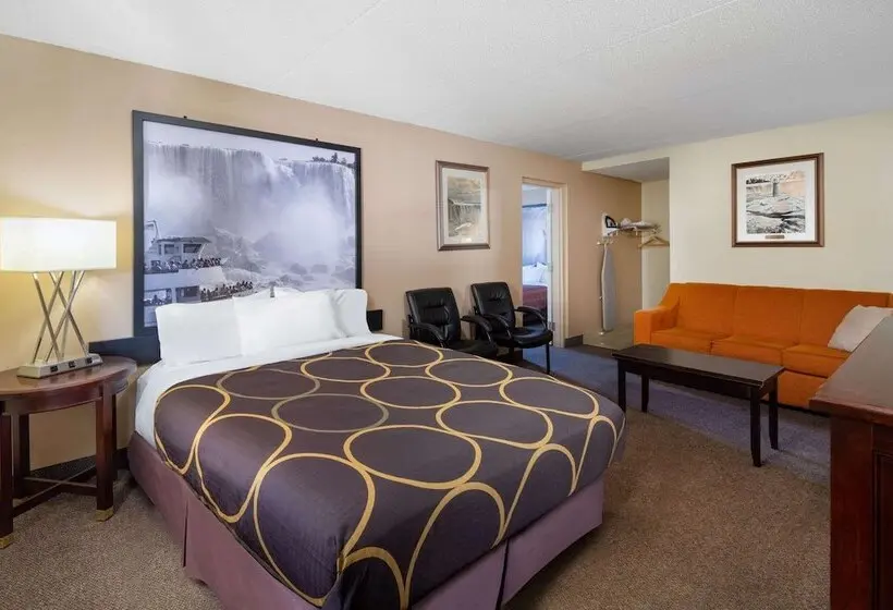 هتل Super 8 by Wyndham Niagara Falls by The Falls
