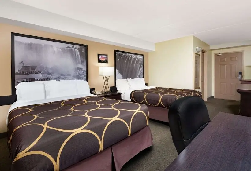 هتل Super 8 by Wyndham Niagara Falls by The Falls