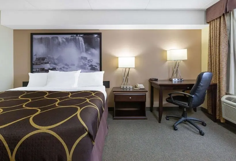 هتل Super 8 by Wyndham Niagara Falls by The Falls