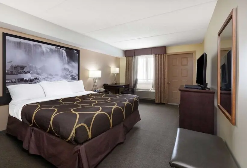 هتل Super 8 by Wyndham Niagara Falls by The Falls