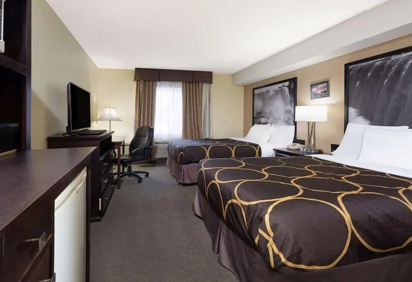 هتل Super 8 by Wyndham Niagara Falls by The Falls
