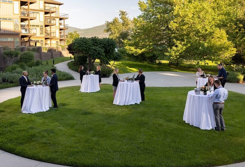 ホテル The Cove Lakeside Resort