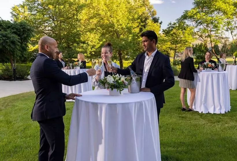 Hotel The Cove Lakeside Resort