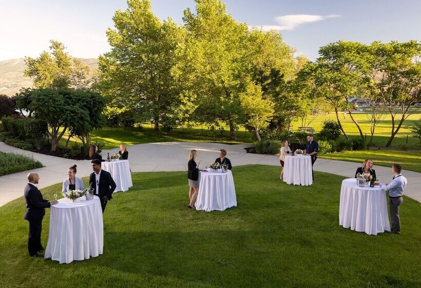 ホテル The Cove Lakeside Resort