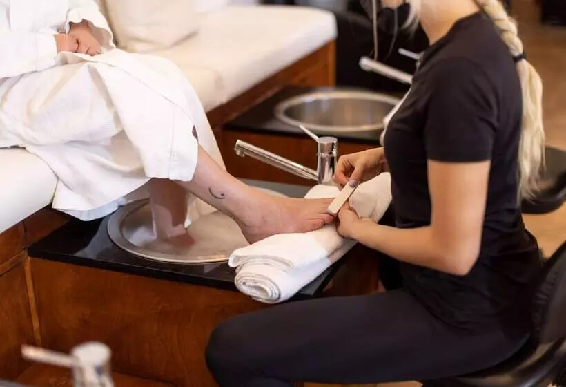 Hotel The Cove Lakeside Resort