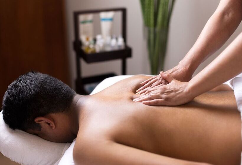 ホテル The Cove Lakeside Resort