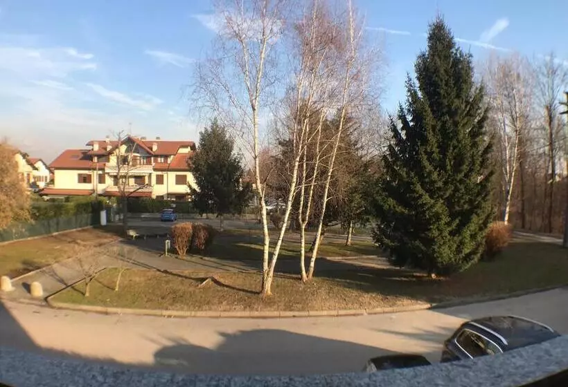 فندق Ascot Lodging