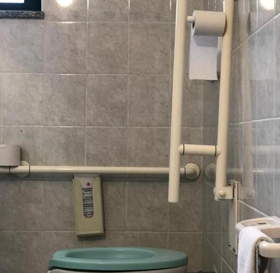 فندق Ascot Lodging