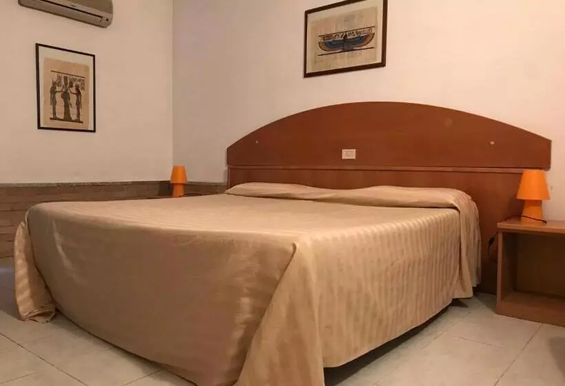 فندق Ascot Lodging